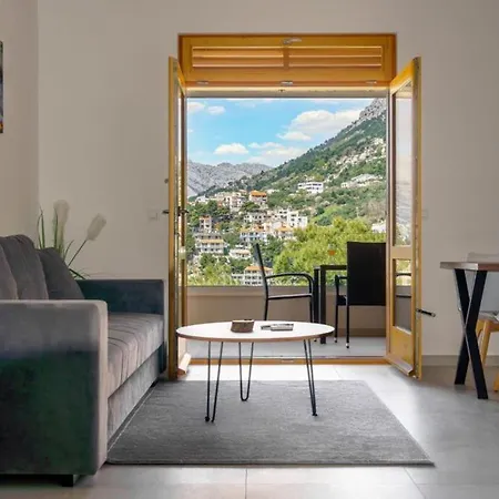 3524-11 For 4 Pers In Appartement Brela